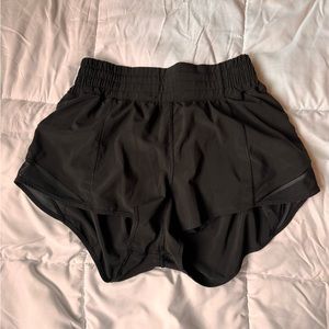Black Lululemon Hotty Hot High-rise Lined shorts 2.5”